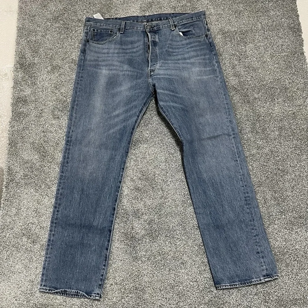 Levi's 501 Jeans Mens 40x32 Blue Straight Leg Button Fly Medium Wash